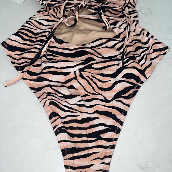 Shade & Shore Women's One Piece Swimsuit Swim Swimwear Medium animal print - Picture 6 of 8